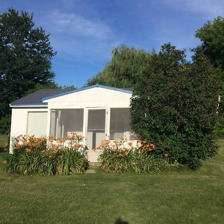 Inn At The Isles Cottage Isle la Motte エクステリア 写真