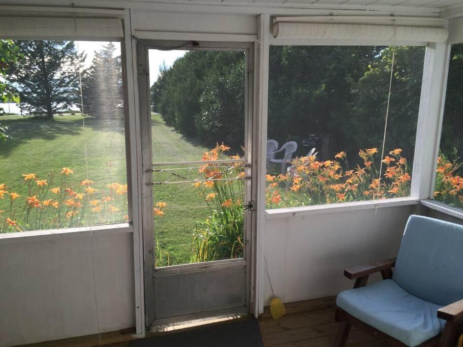 Inn At The Isles Cottage Isle la Motte エクステリア 写真