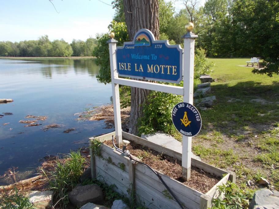 Inn At The Isles Cottage Isle la Motte エクステリア 写真